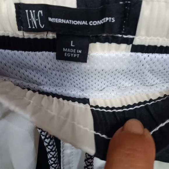 NWT I.N.C swim wear cream and black checkered size Large - Picture 2 of 5